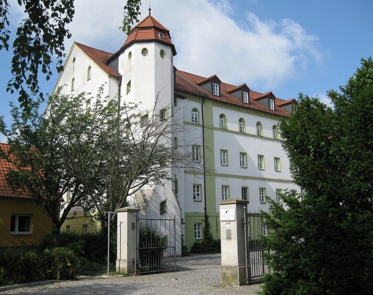 Burg Schadeleben: A Former Castle Complex in Schönebeck, Germany