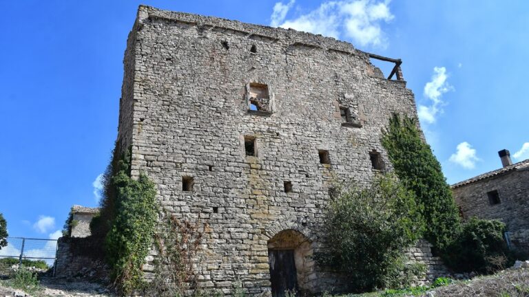 Castell de Sant Guim de la Rabassa: Medieval castle in Sant Guim de la Rabassa, Spain
