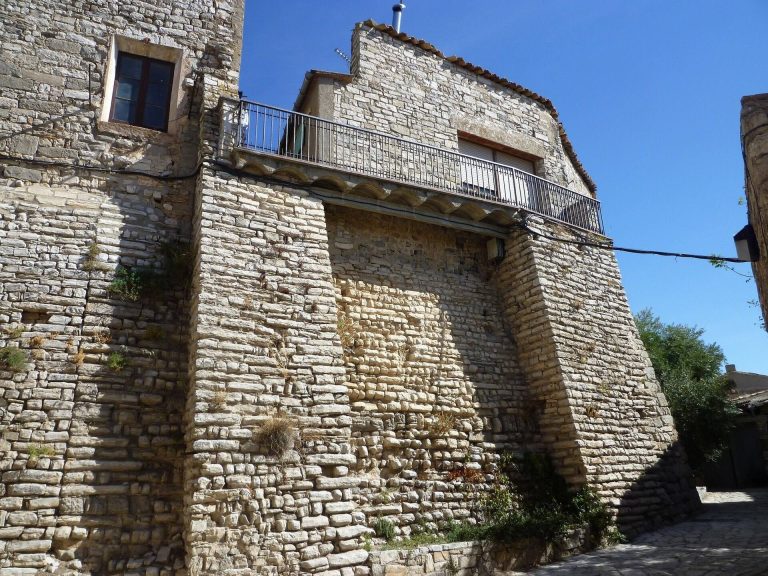 Castell de Sant Guim de la Plana: A Romanesque Castle in Catalonia