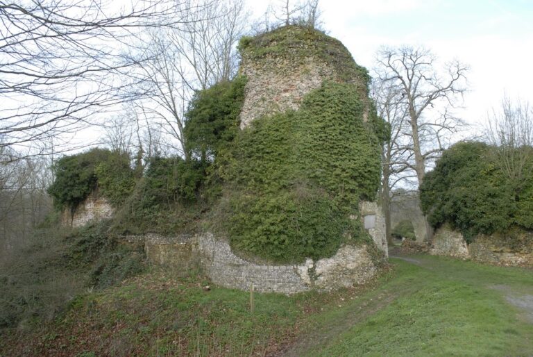 Château de Longueville: A Medieval Fortified Castle in France