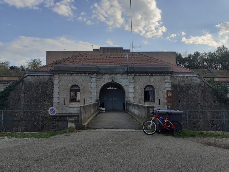 Fort de Montcorin: A Séré de Rivières Fortification in France