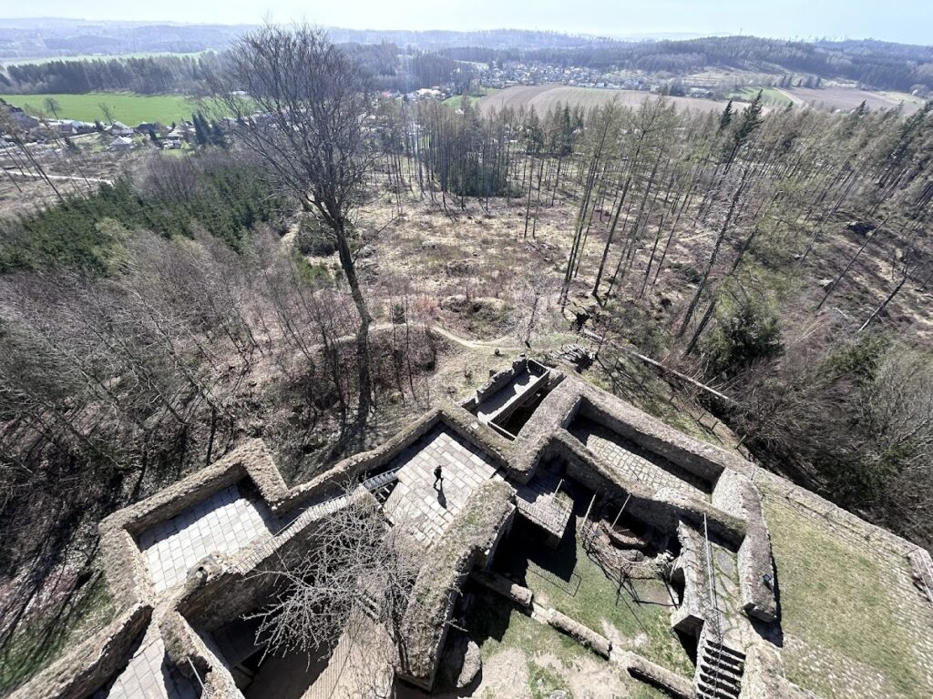 Orlík Castle: A Gothic Hilltop Fortress in Czechia 3 Orlík Castle