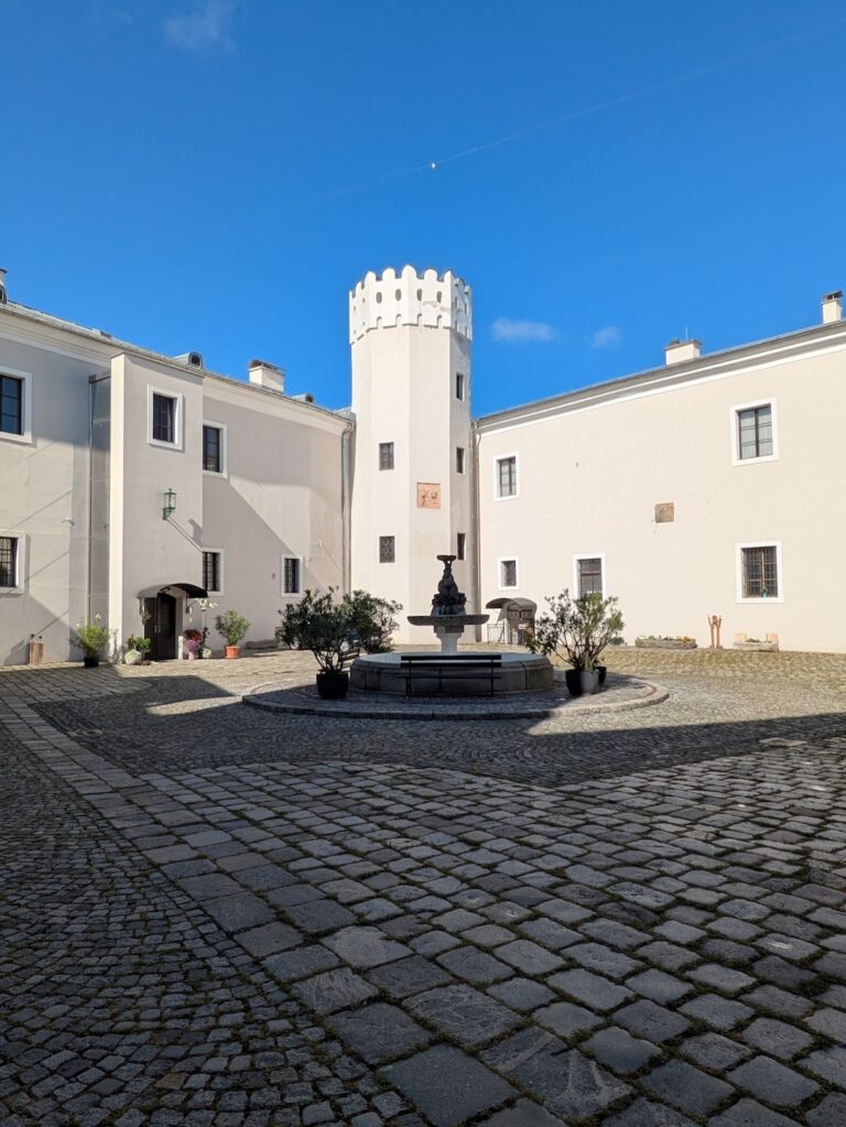 Schloss Ebelsberg: A Fortified Episcopal Residence in Linz, Austria