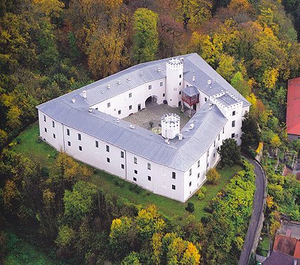 Schloss Ebelsberg: A Fortified Episcopal Residence in Linz, Austria