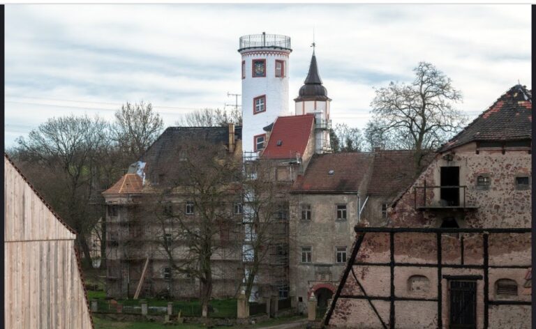 Schloss Noschkowitz: A Renaissance Castle and Manor Estate in Saxony