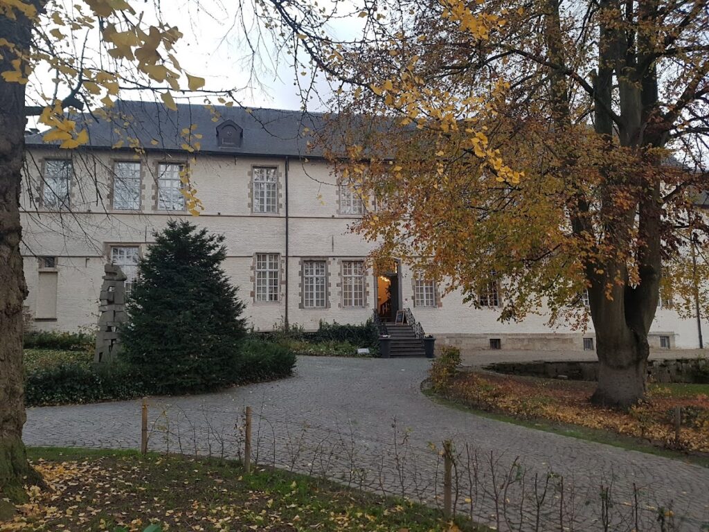 Egmontkasteel: A Historic Castle in Zottegem, Belgium 1 Egmontkasteel
