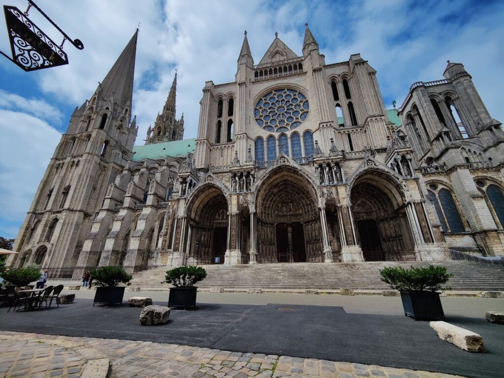 Notre-Dame de Chartres: A French Gothic Cathedral and Marian Pilgrimage Centre 4 Notre-Dame de Chartres