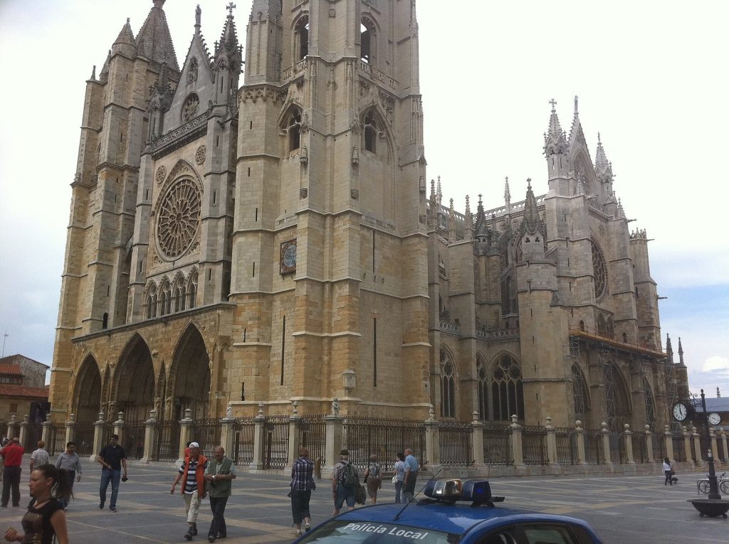 León Cathedral: A Gothic Cathedral and Episcopal Seat in Spain 2 León Cathedral