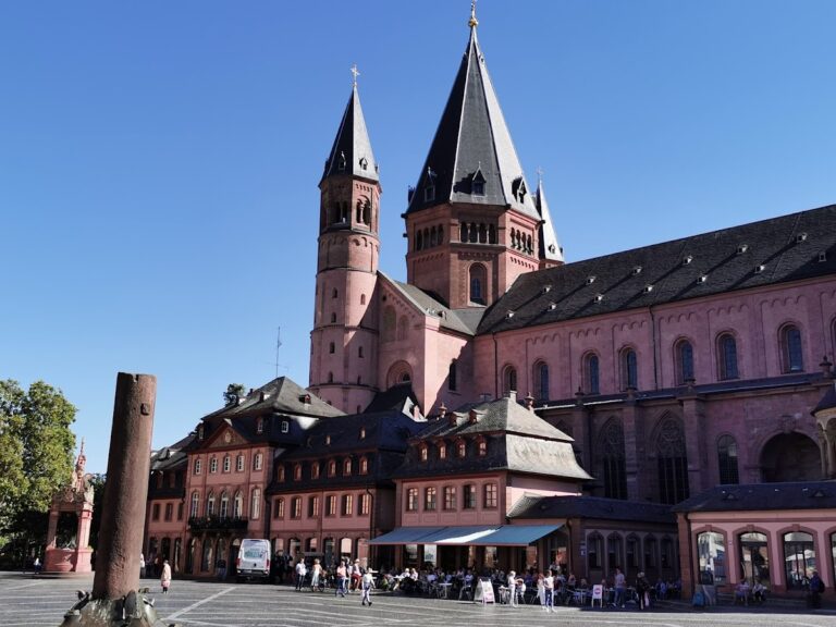 Mainz Cathedral: The Romanesque Imperial Cathedral of Mainz