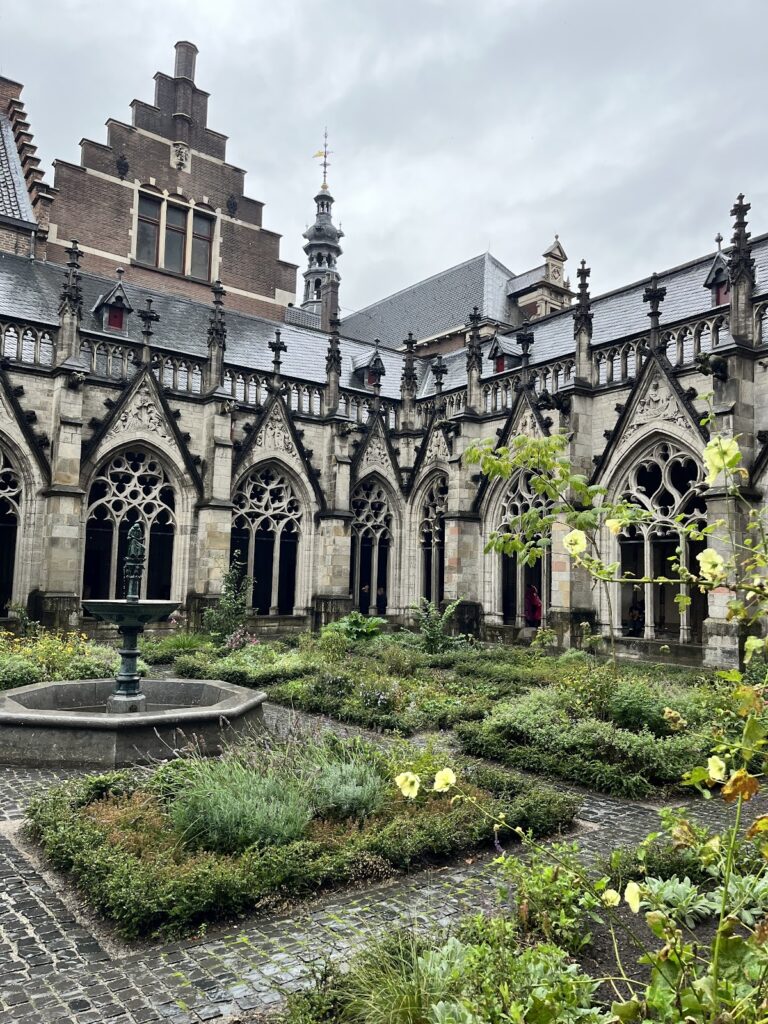 St. Martin's Cathedral, Utrecht: A Gothic Cathedral and Dutch Landmark 2 St. Martin's Cathedral, Utrecht