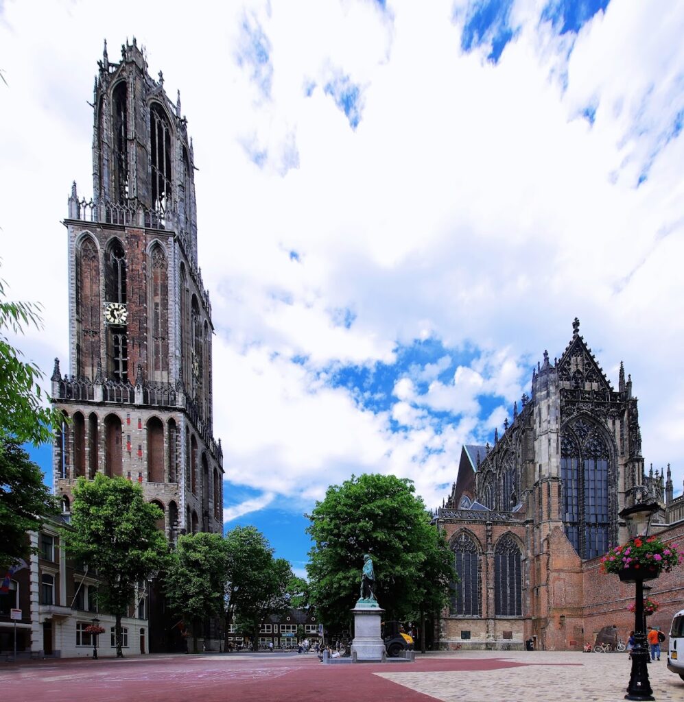 St. Martin's Cathedral, Utrecht: A Gothic Cathedral and Dutch Landmark 5 St. Martin's Cathedral, Utrecht