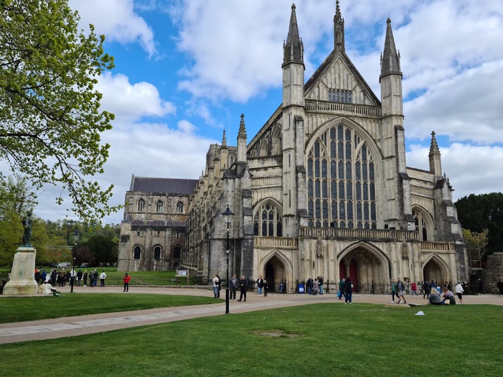 Winchester Cathedral: A Historic Cathedral and Seat of the Bishop of Winchester 1 Winchester Cathedral