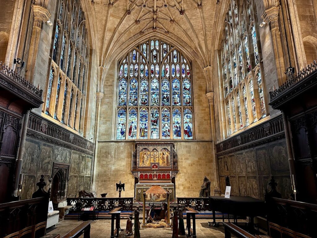 Winchester Cathedral: A Historic Cathedral and Seat of the Bishop of Winchester 3 Winchester Cathedral