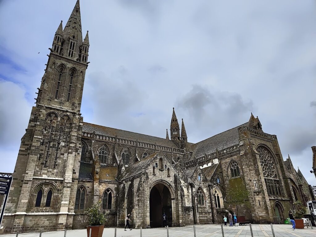 Saint-Pol-de-Léon Cathedral: A Gothic Cathedral and Parish Church in France 2 Saint-Pol-de-Léon Cathedral