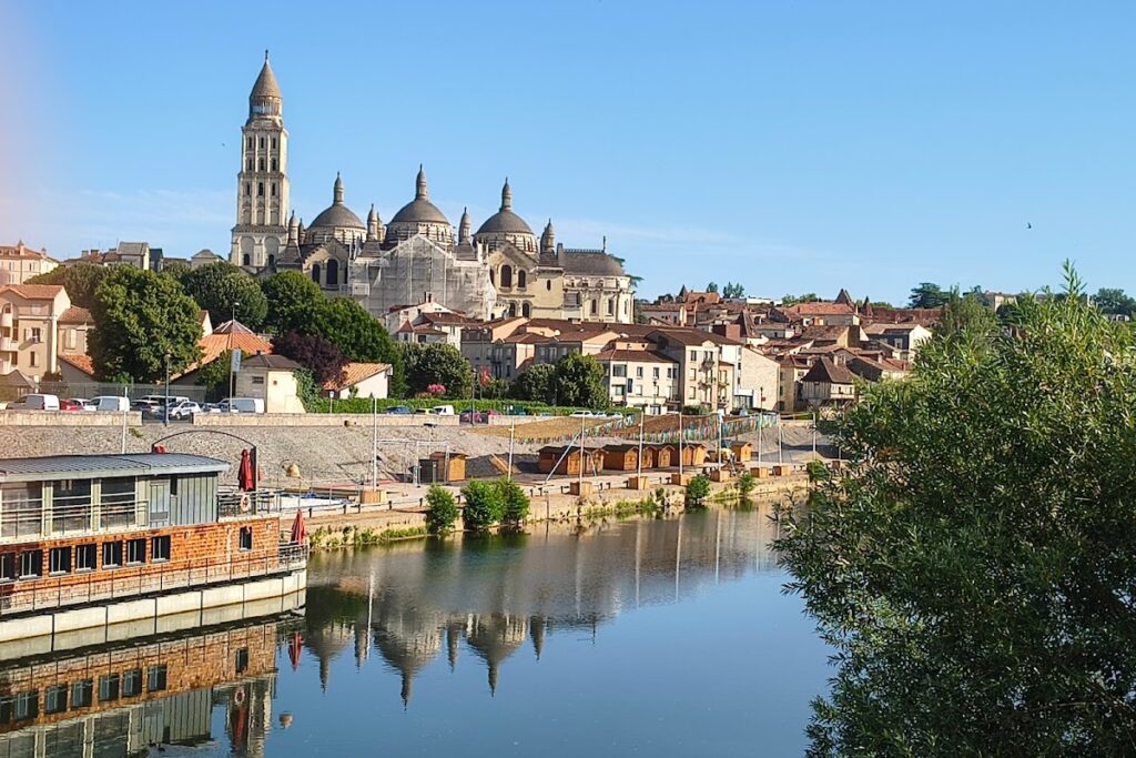 Périgueux Cathedral: A Romanesque and Byzantine-Influenced Cathedral in France 4 Périgueux Cathedral