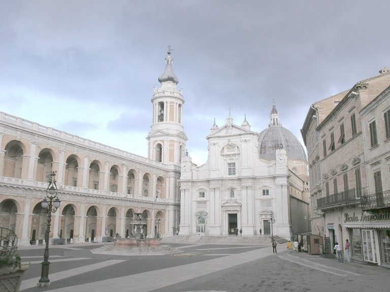 Pontifical Basilica of the Holy House of Loreto: Marian Shrine in Italy