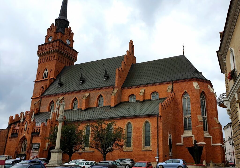 Cathedral Basilica of the Nativity of the Blessed Virgin Mary, Tarnów: A Gothic Cathedral and Renaissance Mausoleum 1 Cathedral Basilica of the Nativity of the Blessed Virgin Mary, Tarnów