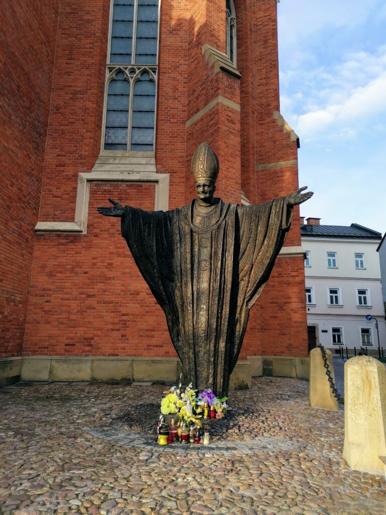 Cathedral Basilica of the Nativity of the Blessed Virgin Mary, Tarnów: A Gothic Cathedral and Renaissance Mausoleum 4 Cathedral Basilica of the Nativity of the Blessed Virgin Mary, Tarnów