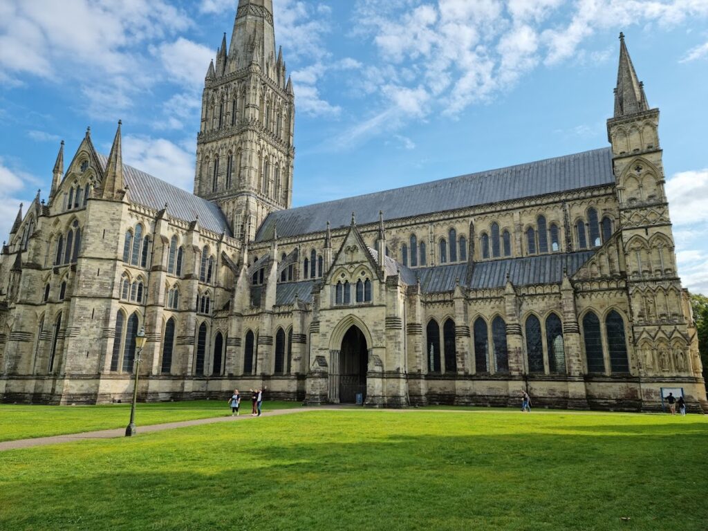 Salisbury Cathedral: An Early English Gothic Cathedral in the United Kingdom 1 Salisbury Cathedral