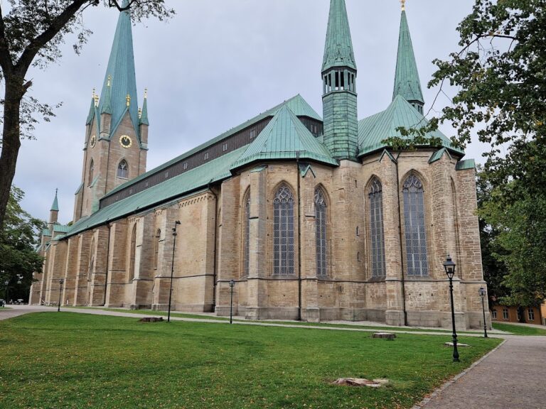 Linköping Cathedral: Episcopal Seat and Medieval Cathedral in Sweden