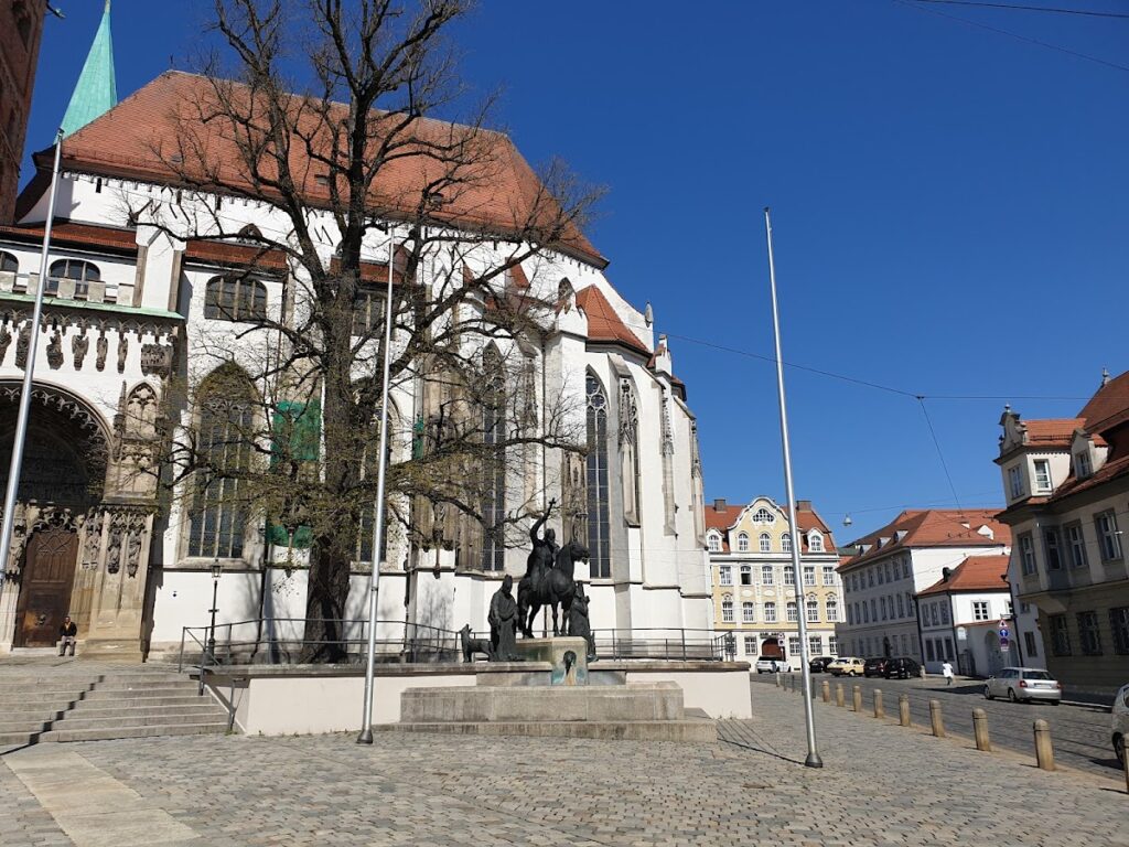 Augsburg Cathedral: An Ottonian Episcopal Church in Germany 2 Augsburg Cathedral