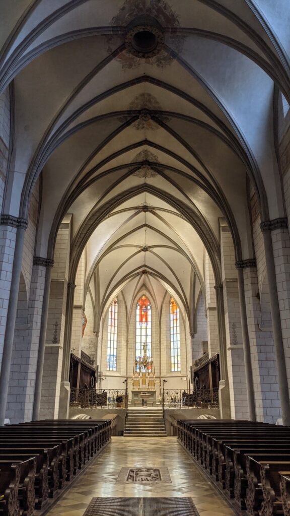 Augsburg Cathedral: An Ottonian Episcopal Church in Germany 5 Augsburg Cathedral