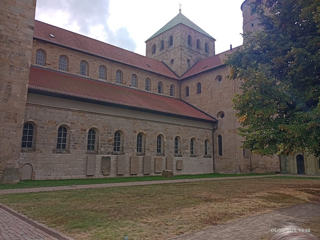 Hildesheim Cathedral: Romanesque Episcopal Church and UNESCO World Heritage Site 4 Hildesheim Cathedral