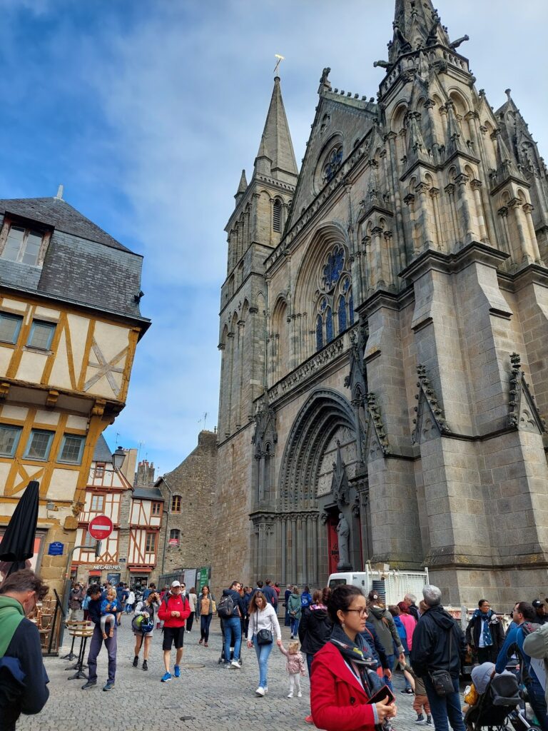 Vannes Cathedral: A Gothic Cathedral and Pilgrimage Church in France 5 Vannes Cathedral