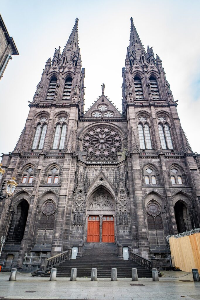 Clermont-Ferrand Cathedral: Seat of the Archdiocese of Clermont 3 Clermont-Ferrand Cathedral