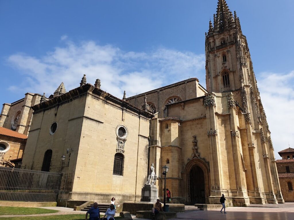 Metropolitan Cathedral Basilica of the Holy Saviour, Oviedo: Cathedral and Royal Shrine 3 Metropolitan Cathedral Basilica of the Holy Saviour, Oviedo