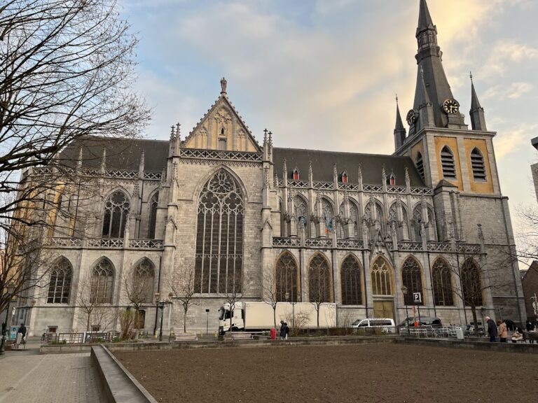 Liège Cathedral: From Collegiate Church to Episcopal Seat
