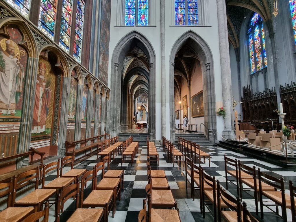 Liège Cathedral: From Collegiate Church to Episcopal Seat 5 Liège Cathedral