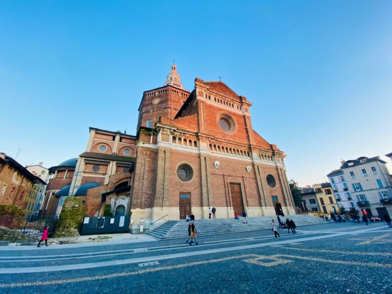 Pavia Cathedral: A Renaissance Cathedral in Italy