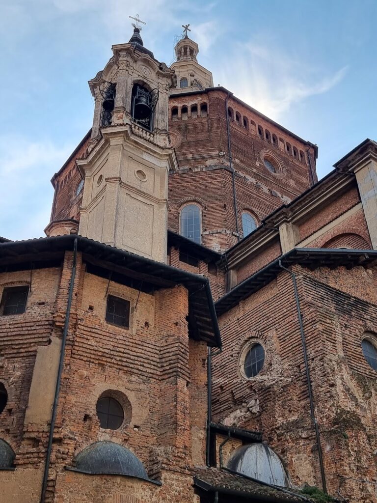 Pavia Cathedral: A Renaissance Cathedral in Italy 3 Pavia Cathedral