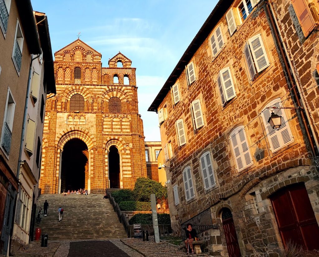 Le Puy Cathedral: A Romanesque Pilgrimage Cathedral in France 2 Le Puy Cathedral