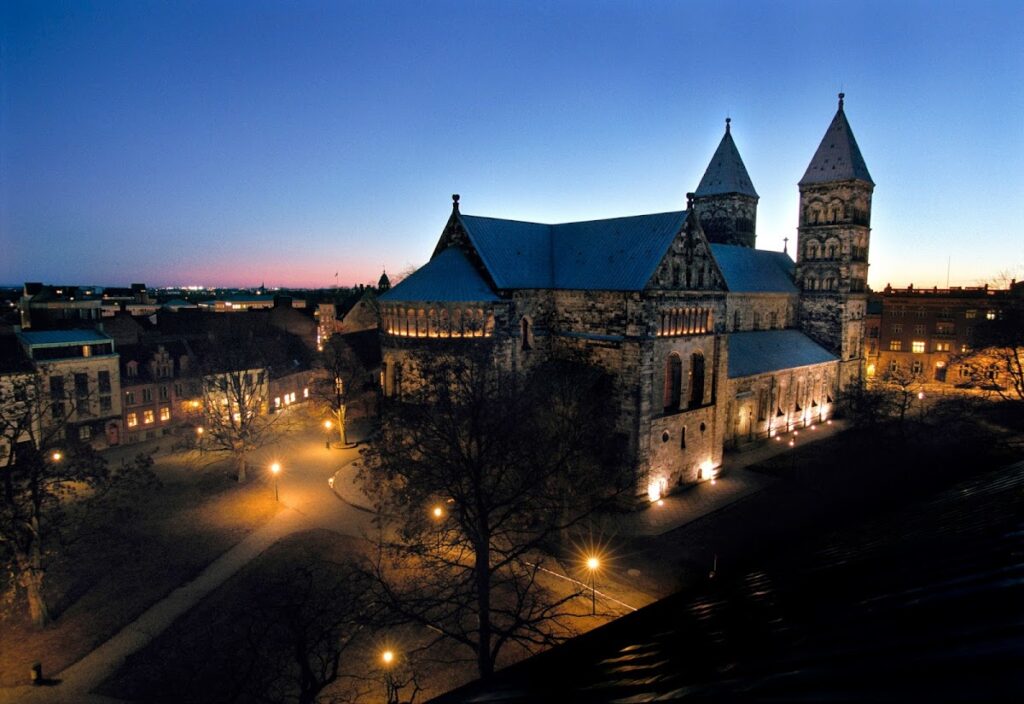 Lund Cathedral: A Romanesque Archiepiscopal Church in Sweden 1 Lund Cathedral