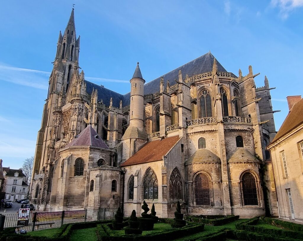 Senlis Cathedral: An Early Gothic Cathedral in France 1 Senlis Cathedral