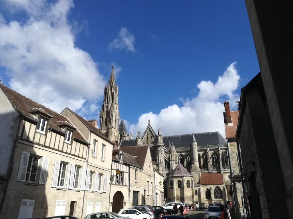Senlis Cathedral: An Early Gothic Cathedral in France 5 Senlis Cathedral