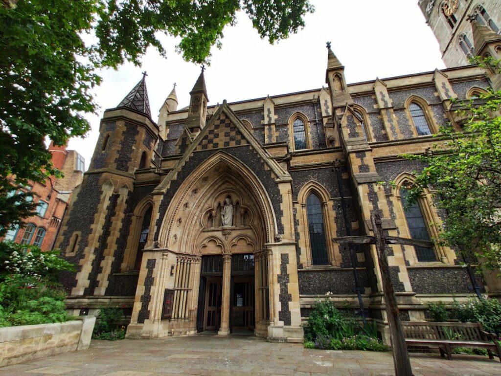 Southwark Cathedral: A Medieval Gothic Church and Church of England Cathedral 4 Southwark Cathedral