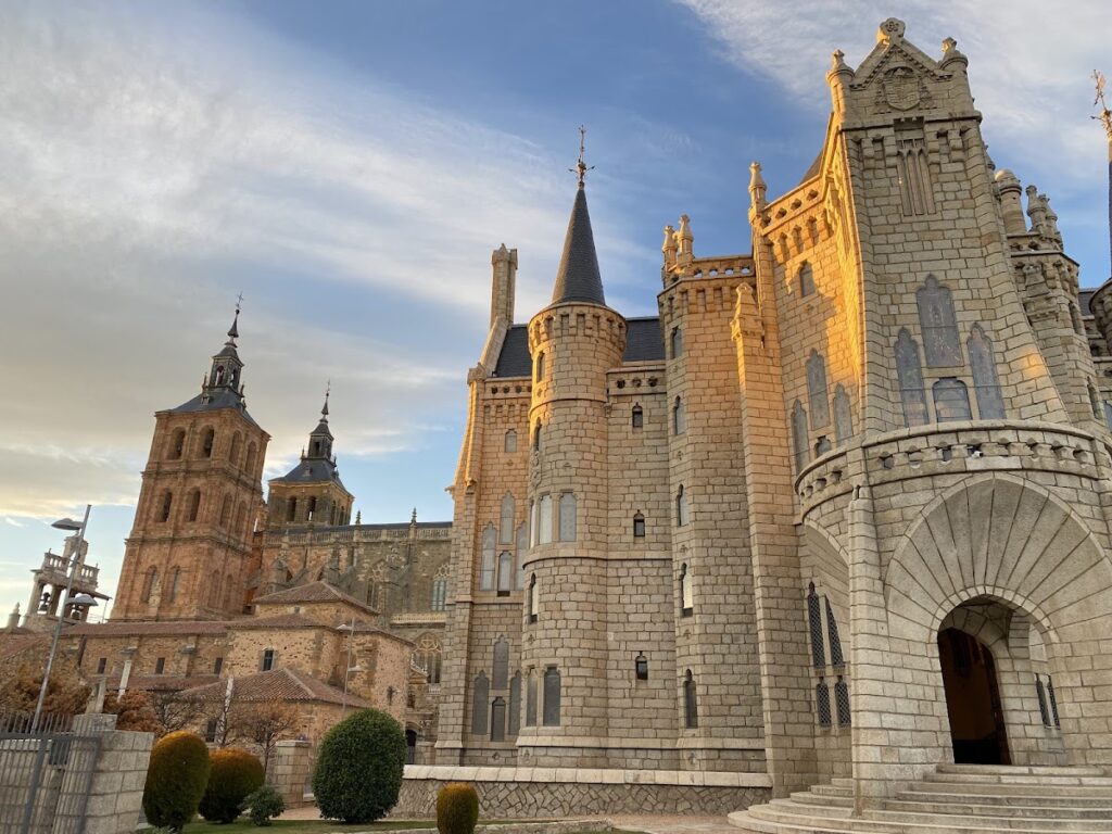 Astorga Cathedral: The Episcopal Cathedral of Santa María in Spain 5 Astorga Cathedral
