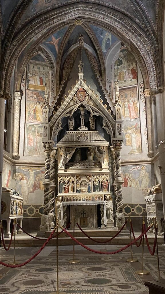 Naples Cathedral: Metropolitan Cathedral and Shrine of Saint Gennaro 1 Naples Cathedral