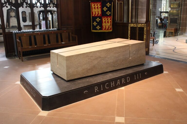Leicester Cathedral: A Church of England Cathedral and Historic Civic Church