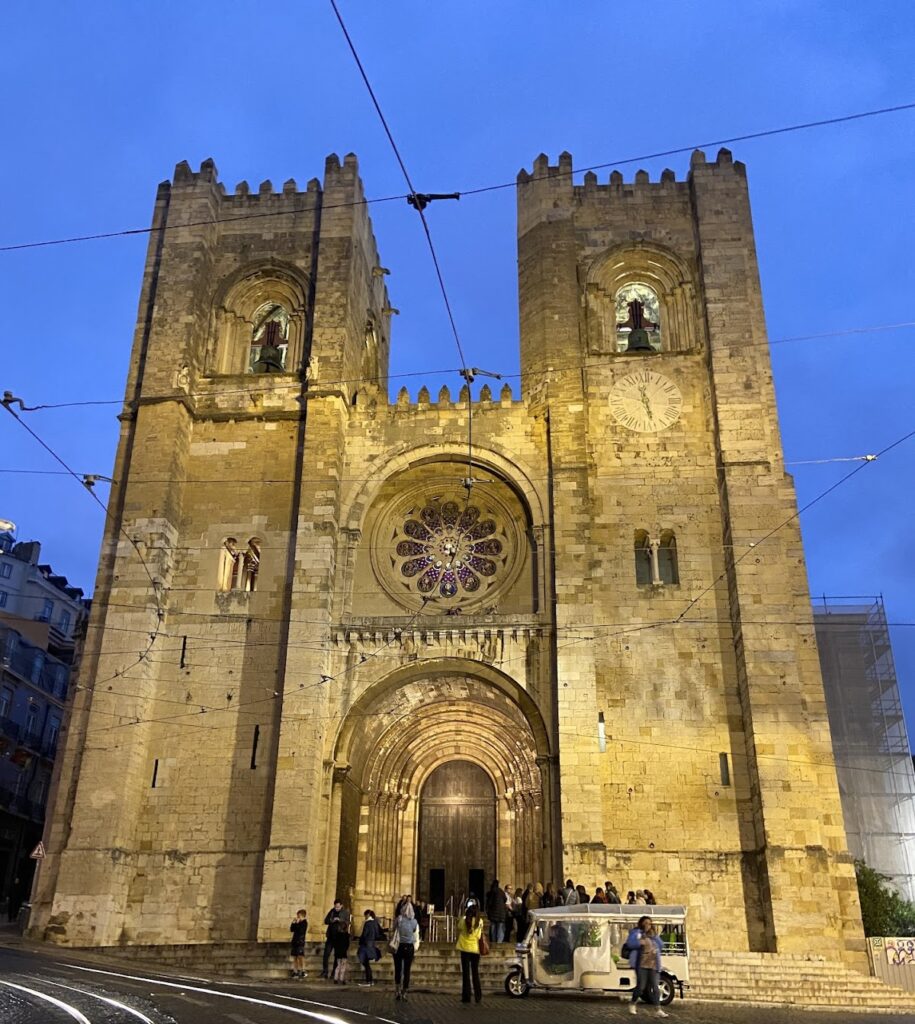 Lisbon Cathedral: A Romanesque Cathedral and Patriarchal Seat in Portugal 1 Lisbon Cathedral
