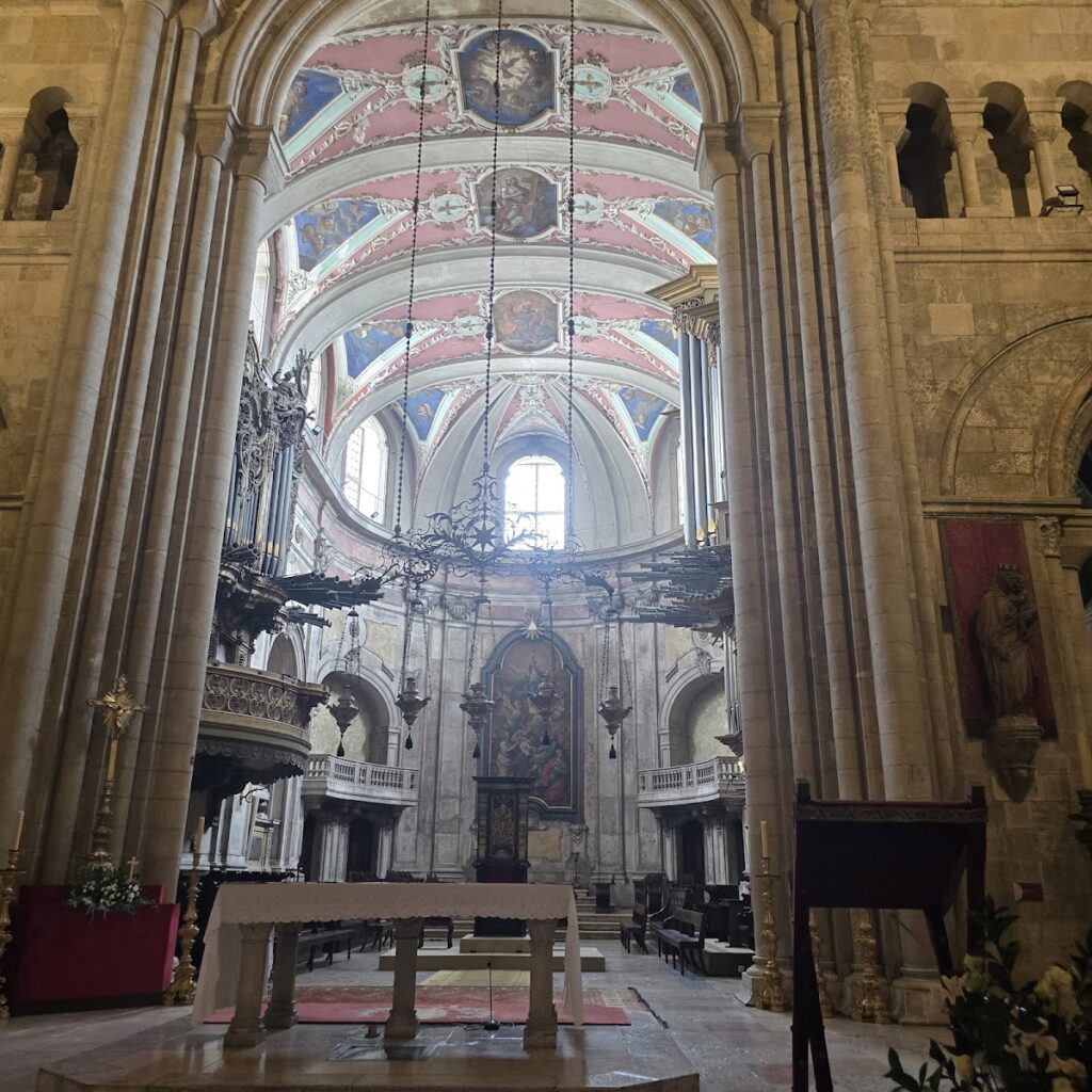 Lisbon Cathedral: A Romanesque Cathedral and Patriarchal Seat in Portugal 4 Lisbon Cathedral
