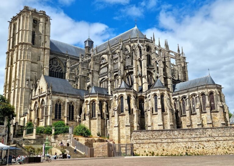 Le Mans Cathedral: A Romanesque and Gothic Cathedral in France