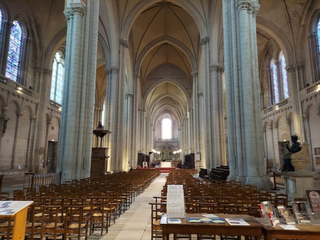 Poitiers Cathedral: An Angevin Gothic Cathedral in France 2 Poitiers Cathedral