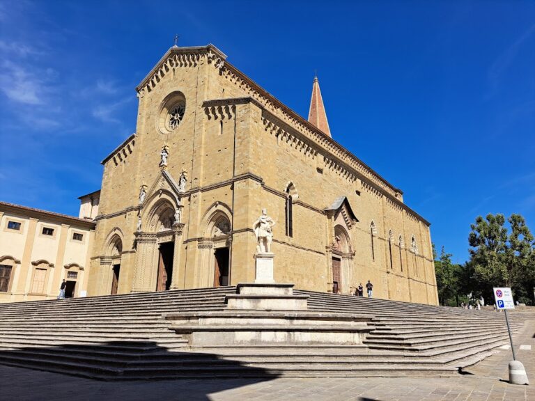 Arezzo Cathedral: Gothic Cathedral of Saints Peter and Donatus in Italy