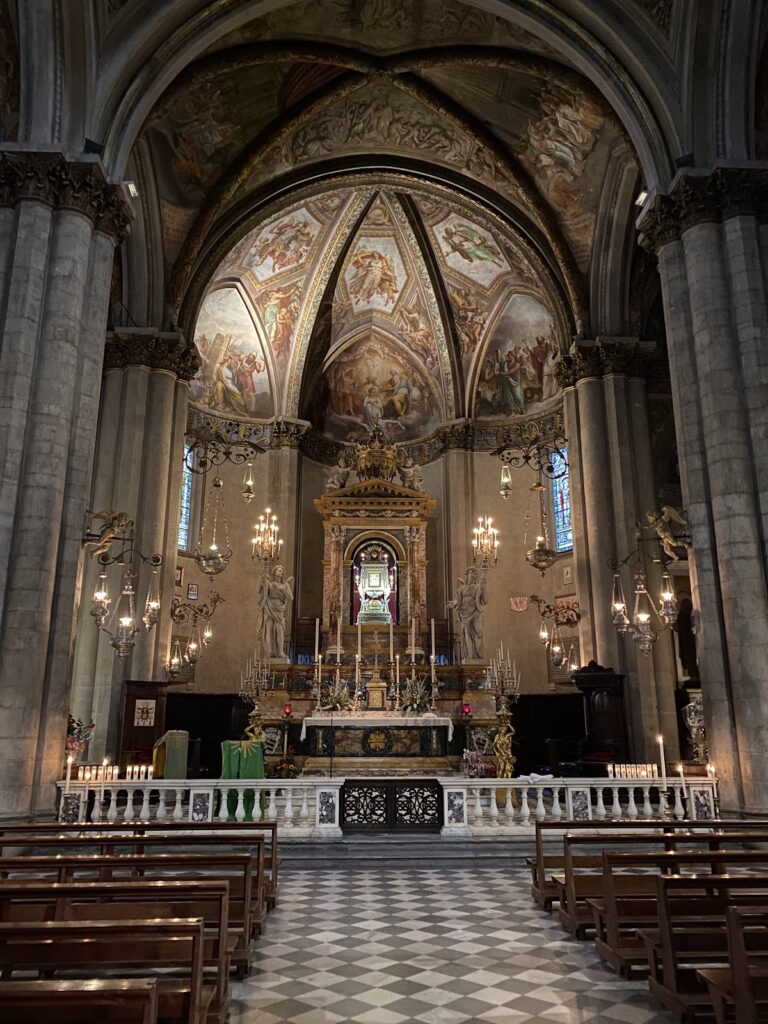 Arezzo Cathedral: Gothic Cathedral of Saints Peter and Donatus in Italy 2 Arezzo Cathedral