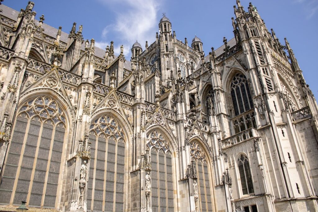 St. John’s Cathedral: A Brabantine Gothic Cathedral in the Netherlands 4 St. John's Cathedral