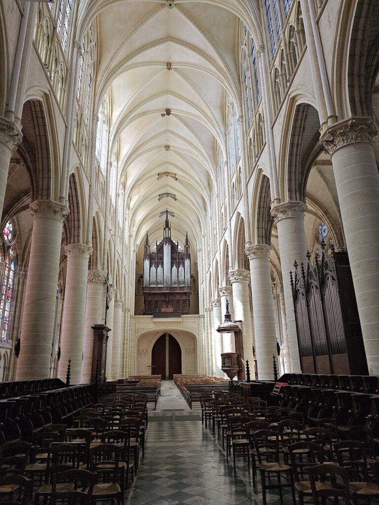 Châlons Cathedral: A Roman Catholic Cathedral in France 1 Châlons Cathedral